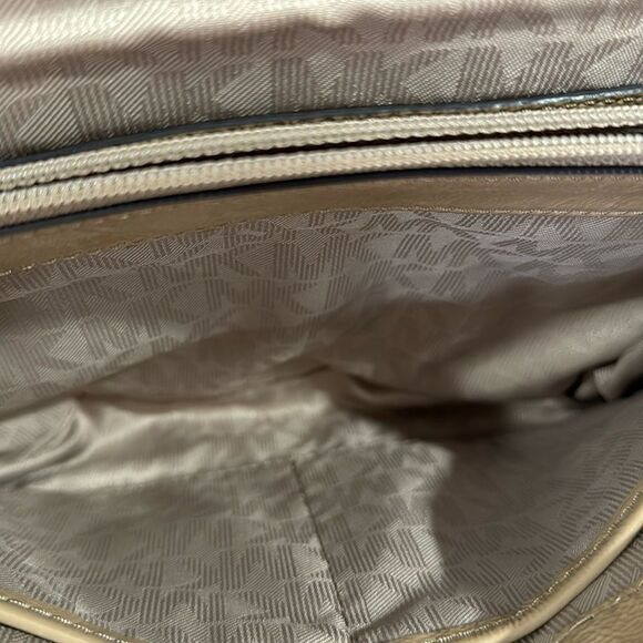 MICHAEL KORS PATENT SLOAN BAG BEIGE - Picture 8 of 14